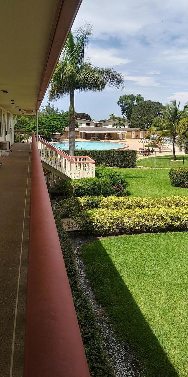 107 Windsor E, West Palm Beach, FL 33417 - photo 2