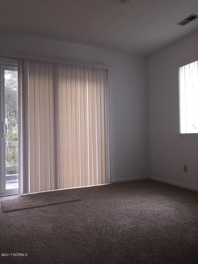 157 Sherrill Loop Rd unit 4, Sneads Ferry, NC 28460 - photo 5