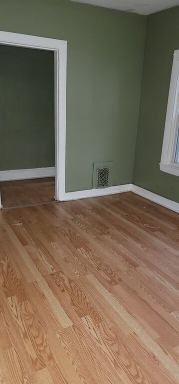 52 Sycamore St unit 1st fl, Springfield, MA 01109 - photo 3