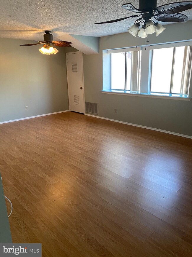 312 Hunter Ct unit 312, Marlton, NJ 08053 - photo 2