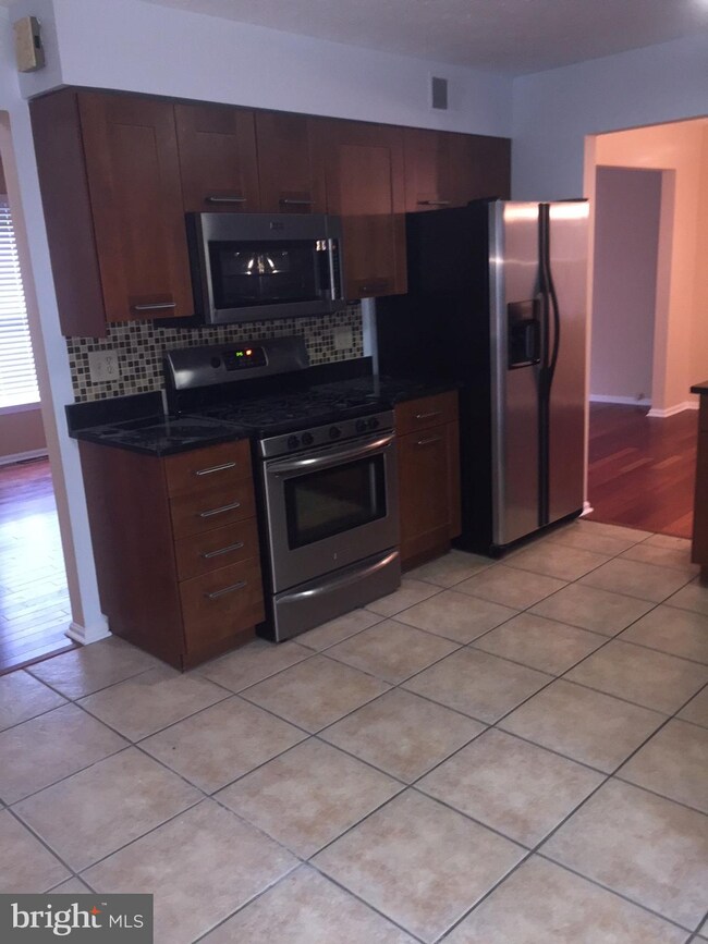 9207 Paloma Ln, Springfield, VA 22153 - photo 4