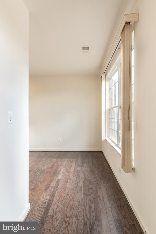 2710 Oak Leaf Ct, Odenton, MD 21113 - photo 2