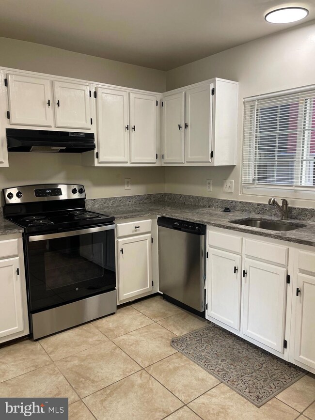 3425 Elenoir Ct, Bowie, MD 20716 - photo 4