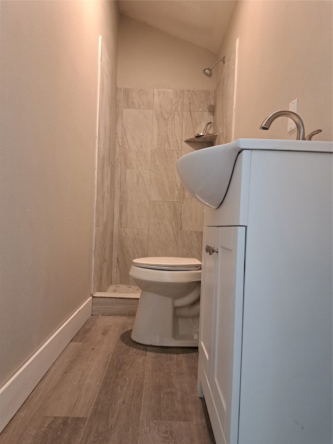 1516 W Creek Dr unit B, Conroe, TX 77304 - photo 3