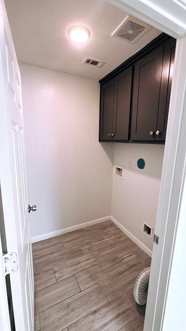 6747 England St unit B, Houston, TX 77021 - photo 3