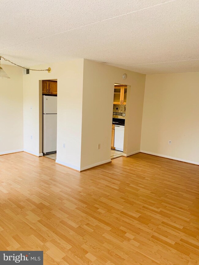 5758A Village Green Dr, Alexandria, VA 22309 - photo 4