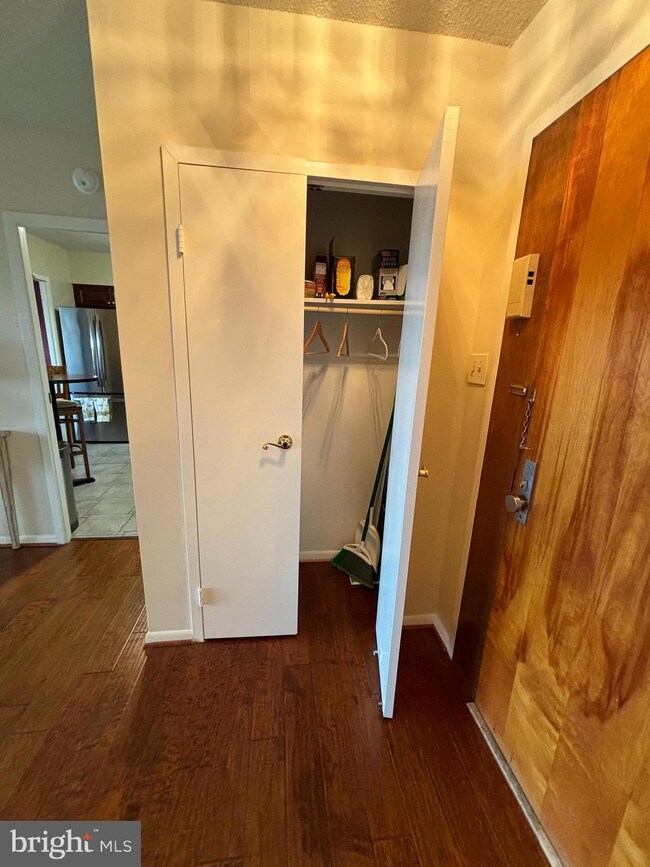 Alexandria House unit 1110, Alexandria, VA 22314 - photo 6