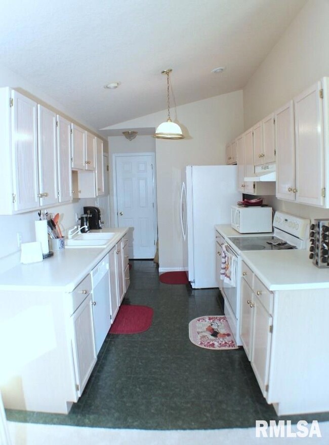 1809 W 58th St, Davenport, IA 52806 - photo 7