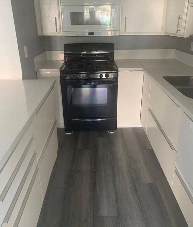 550 Orange Ave unit 148, Long Beach, CA 90802 - photo 2