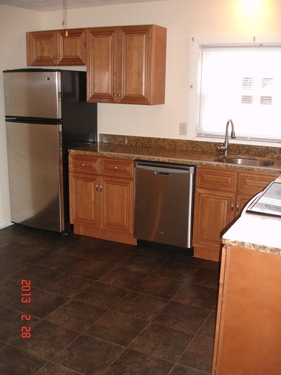 161 N Main St unit 2, Uxbridge, MA 01569 - photo 3