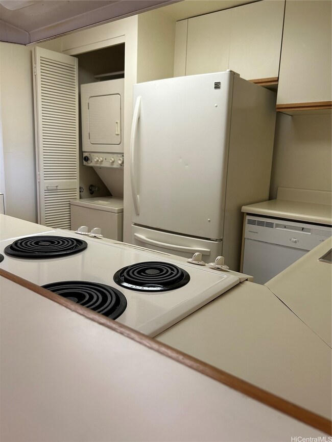 Plaza Landmark unit 2109, Honolulu, HI 96818 - photo 2