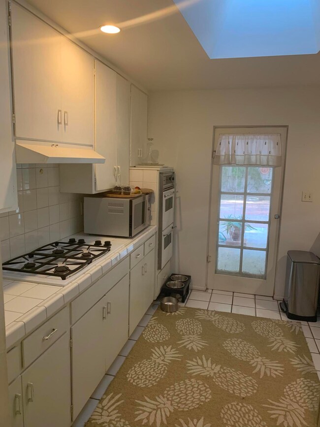Colter Kitchen Stove View