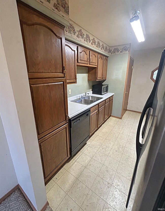 690 E Southridge Rd, Loogootee, IN 47553 - photo 7