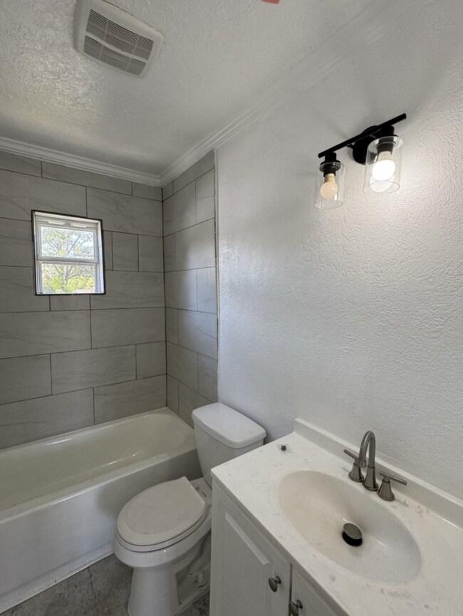 923 Knight St unit A2, Houston, TX 77022 - photo 6