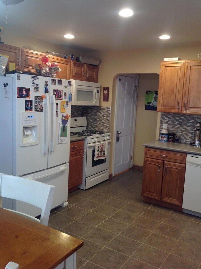 17 Zoe St, Staten Island, NY 10305 - photo 5