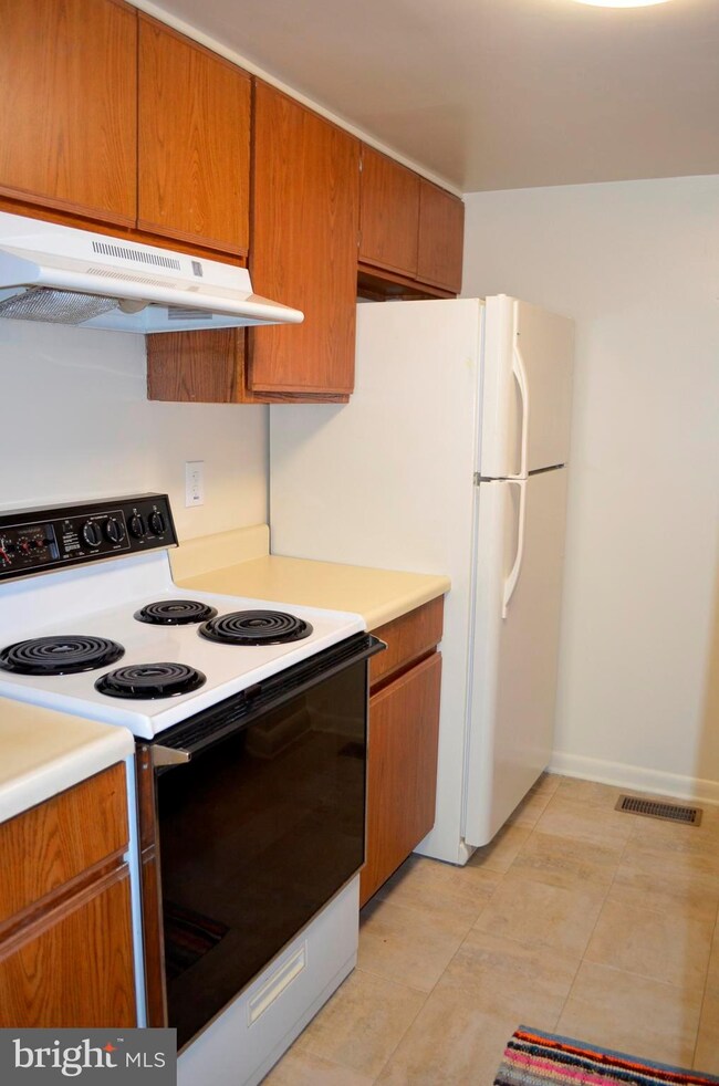 81 Dendron Ct, Parkville, MD 21234 - photo 4