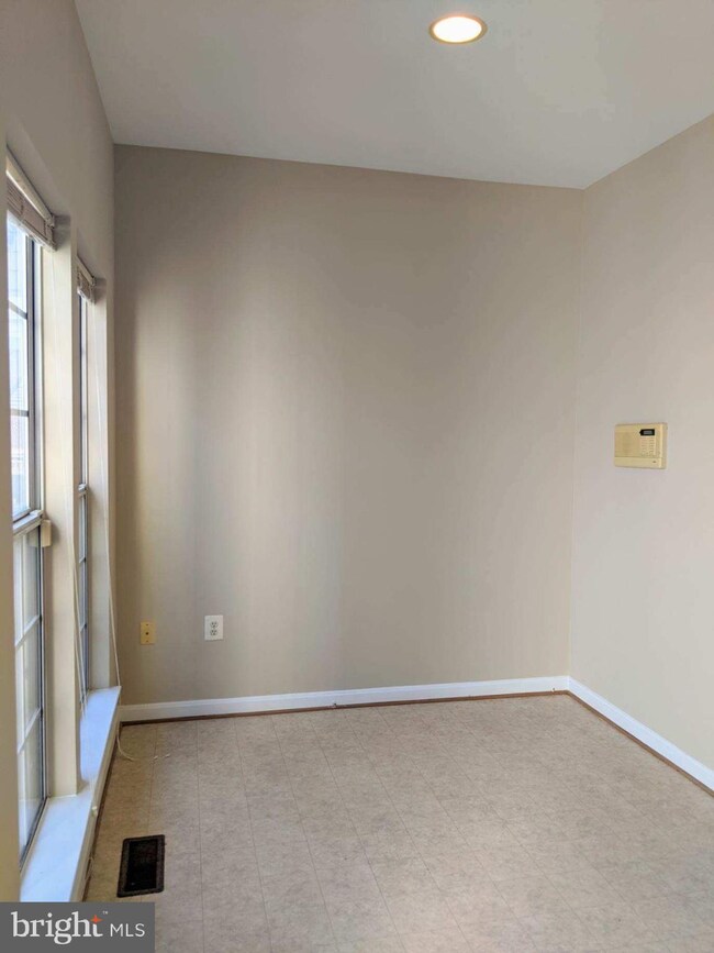 12907 Titania Way, Woodbridge, VA 22192 - photo 5