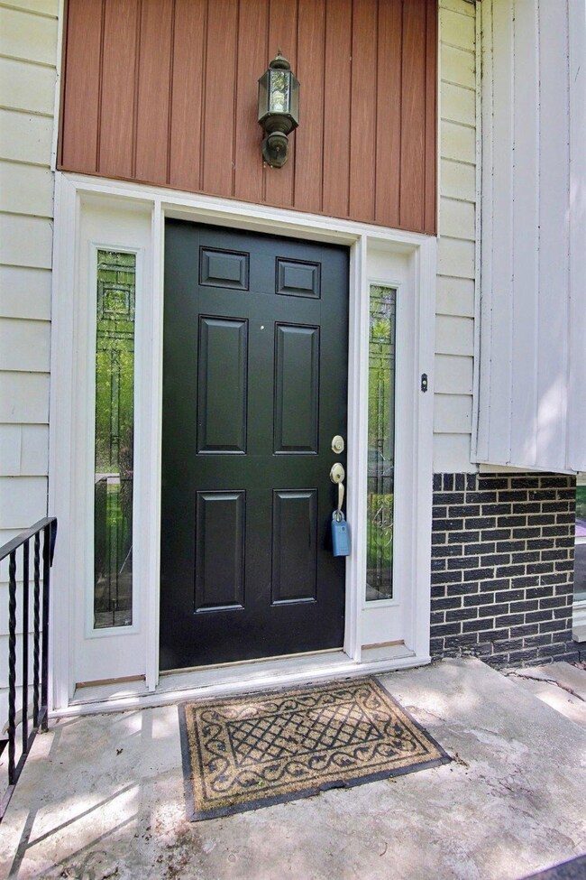 8516 Liable Rd, Highland, IN 46322 - photo 4