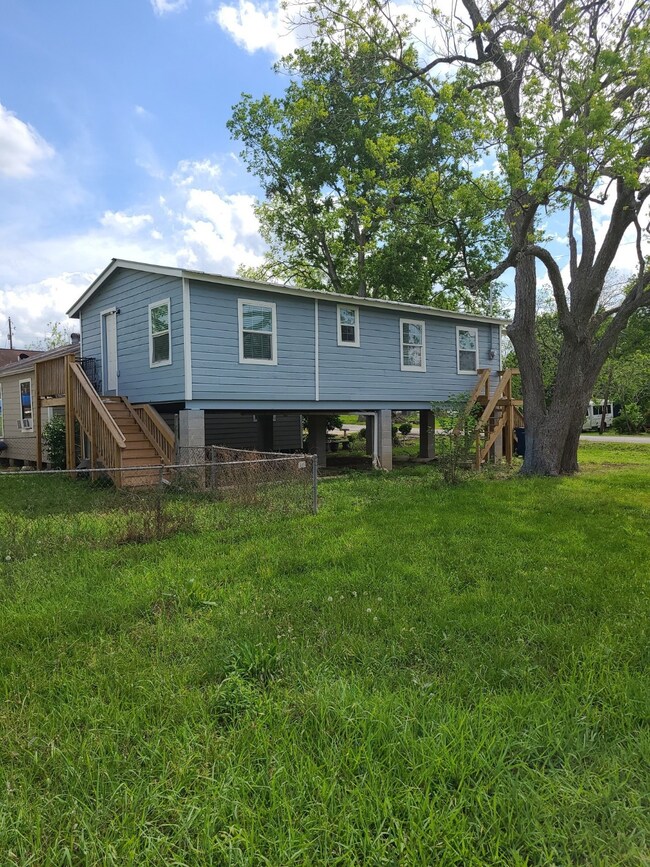 201 4th St, Rosenberg, TX 77471 - photo 7