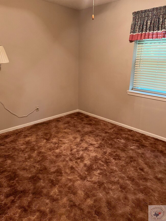 424 Northwest Dr, Wake Village, TX 75501 - photo 4