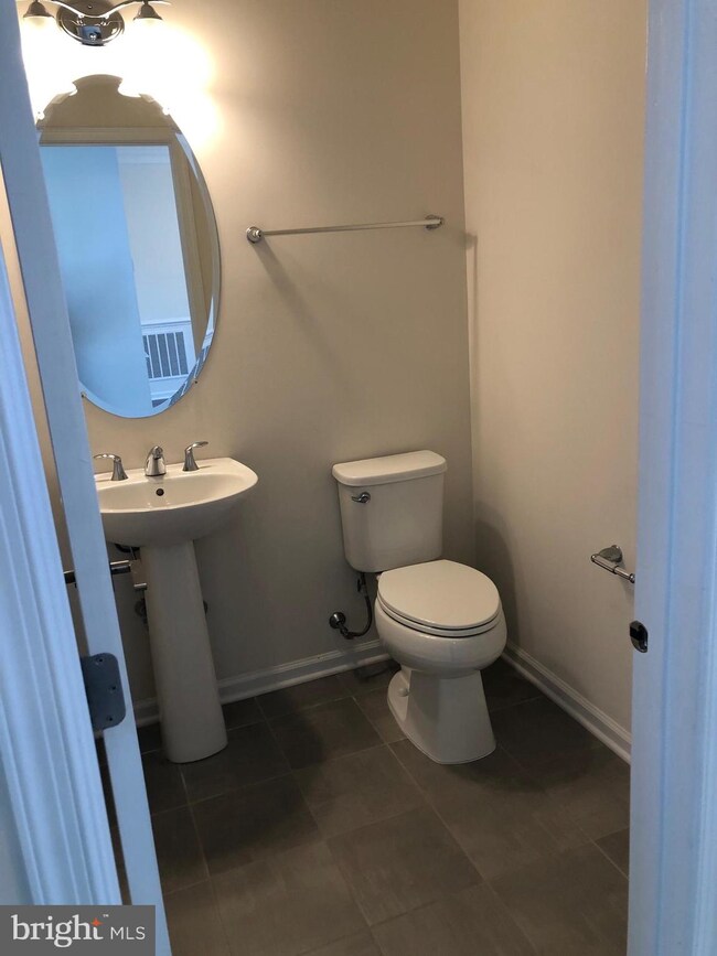 25020 Cambridge Hill Terrace, Chantilly, VA 20152 - photo 4