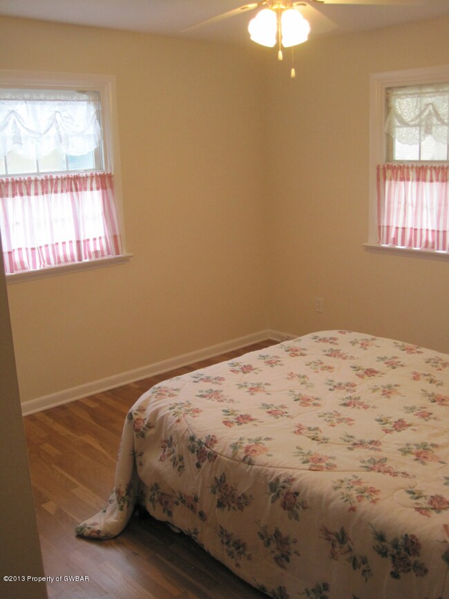 99 Warden Ave, Shavertown, PA 18708 - photo 6