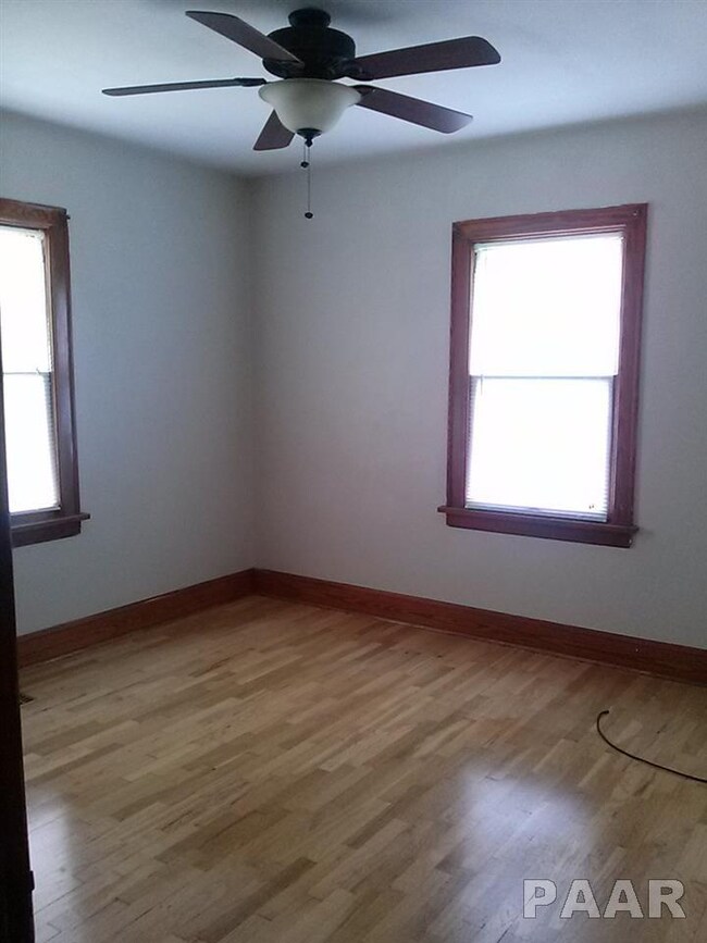 1338 W Pleasant St, Davenport, IA 52804 - photo 6