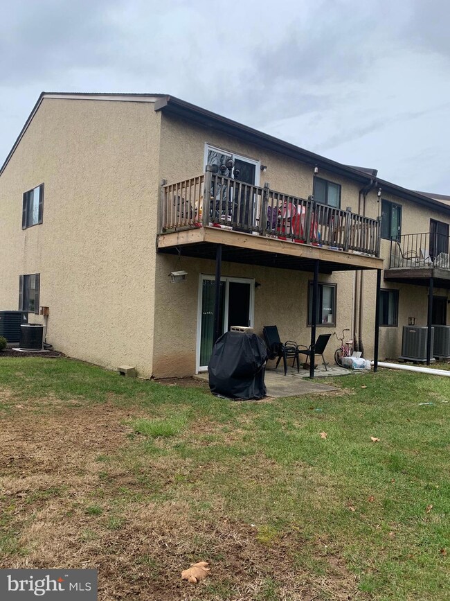 2034 Jason Dr, Huntingdon Valley, PA 19006 - photo 4