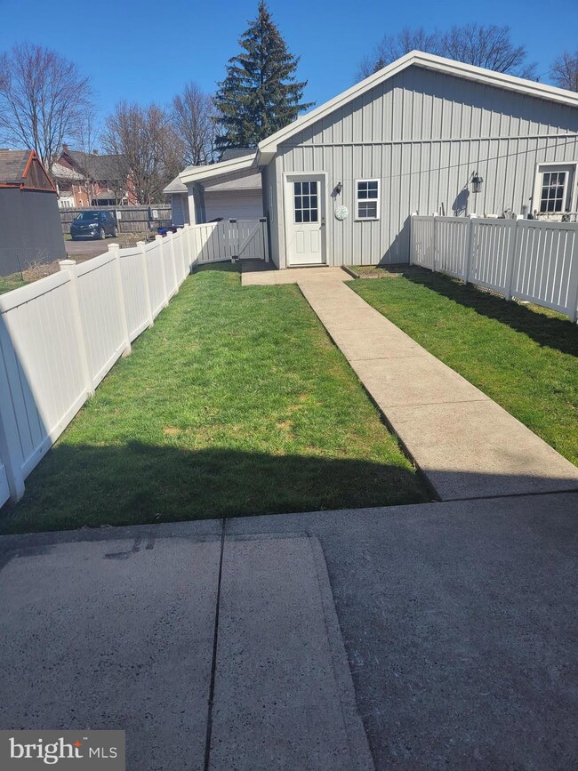 21 S 4th St, Souderton, PA 18964 - photo 6