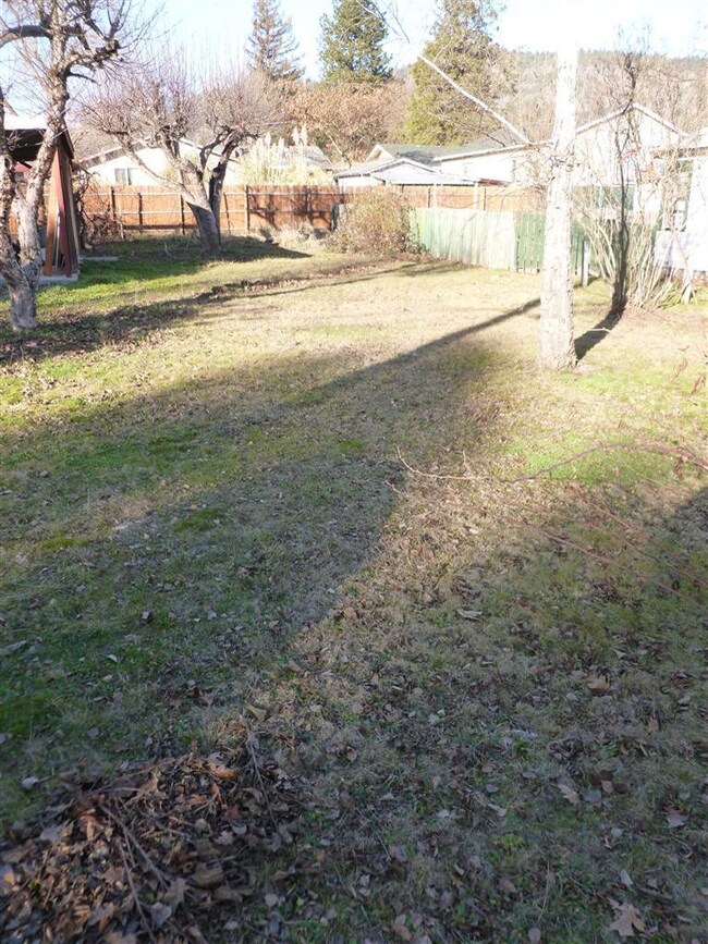 236 NE Outlook Ave, Grants Pass, OR 97526 - photo 2