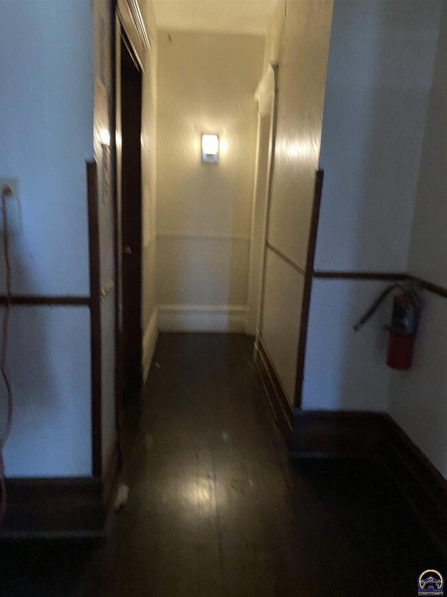 615 SW 9th St, Topeka, KS 66612 - photo 6