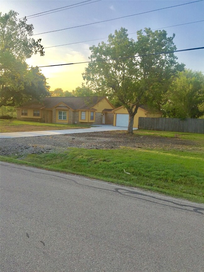 2127 County Road 367, Alvin, TX 77511 - photo 3