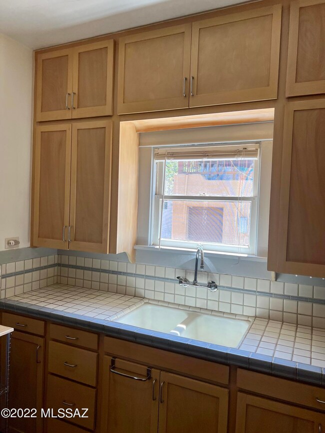 2204 E 6th St, Tucson, AZ 85719 - photo 6