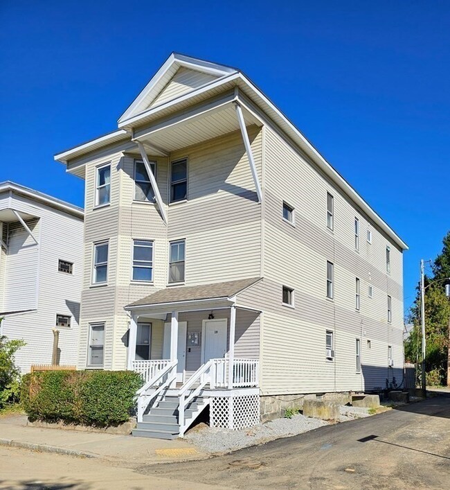 21 Henchman St, Worcester, MA 01605 - photo 3