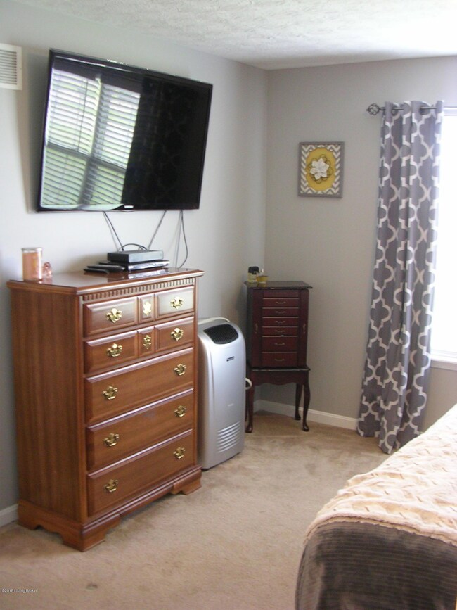 127 Crossfield Dr, Mount Washington, KY 40047 - photo 5