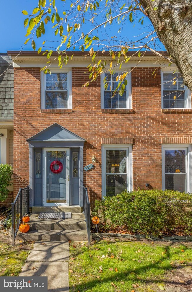 7940 Forest Path Way, Springfield, VA 22153 - photo 2