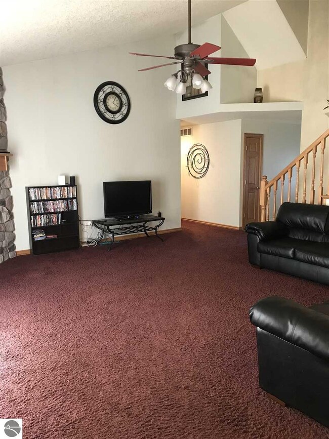 302 Red Maple Ln, Shepherd, MI 48883 - photo 3