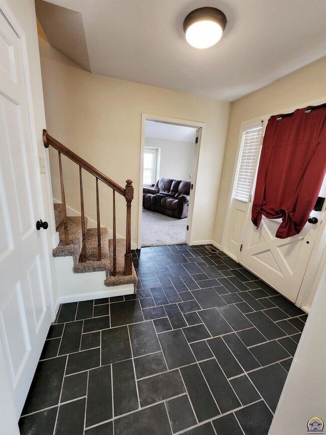 5244 SW Kent Place, Topeka, KS 66610 - photo 3