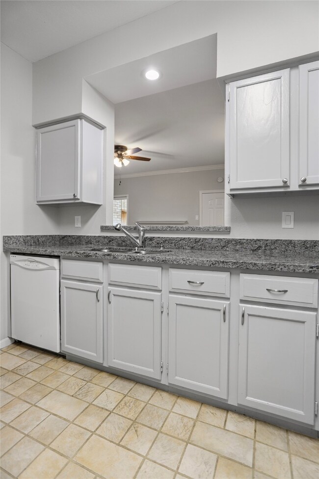 3800 Tanglewilde St unit 607, Houston, TX 77063 - photo 7