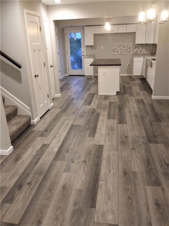 Not pictured: STAINLESS STEEL RANGE & MICROWAVE (I