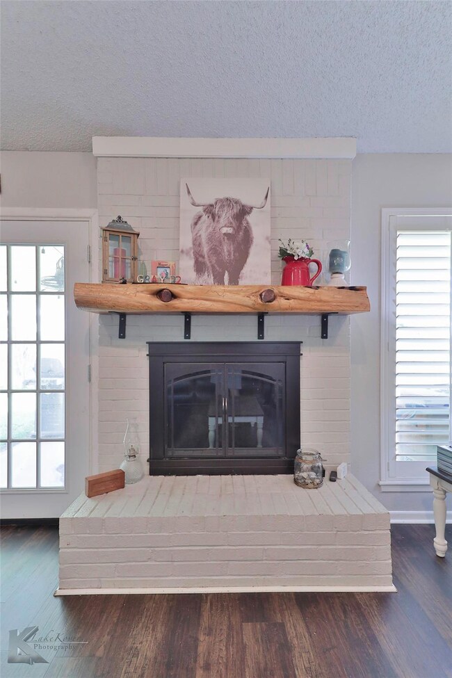 Interior details featuring dark hardwood / wood-st