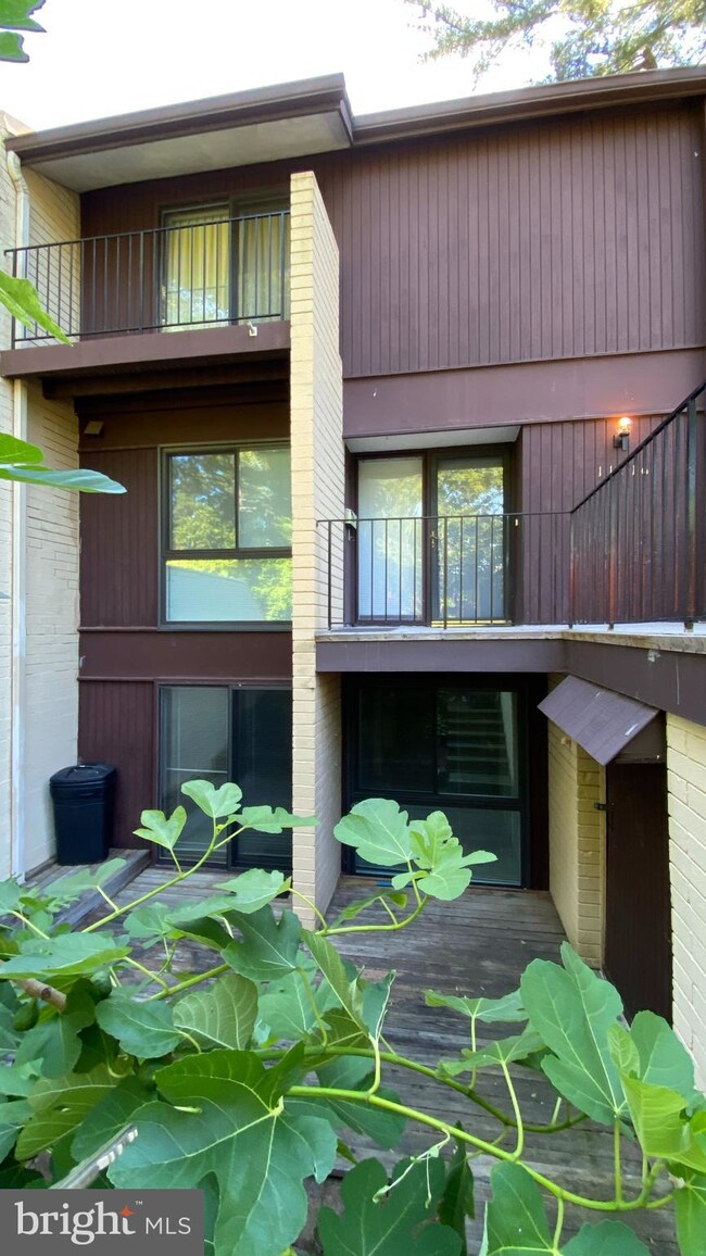 11116 Saffold Way, Reston, VA 20190 - photo 2