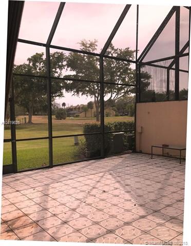 Large Screened in Lanai Directly on the Golf Cours