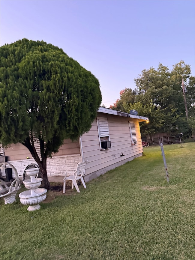 404 Elaine St, La Marque, TX 77568 - photo 3