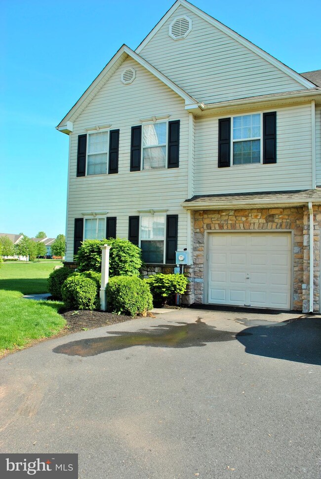 2301 Carriage Ln, Royersford, PA 19468 - photo 2