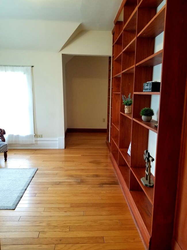 123 S Van Buren St, Batavia, IL 60510 - photo 4