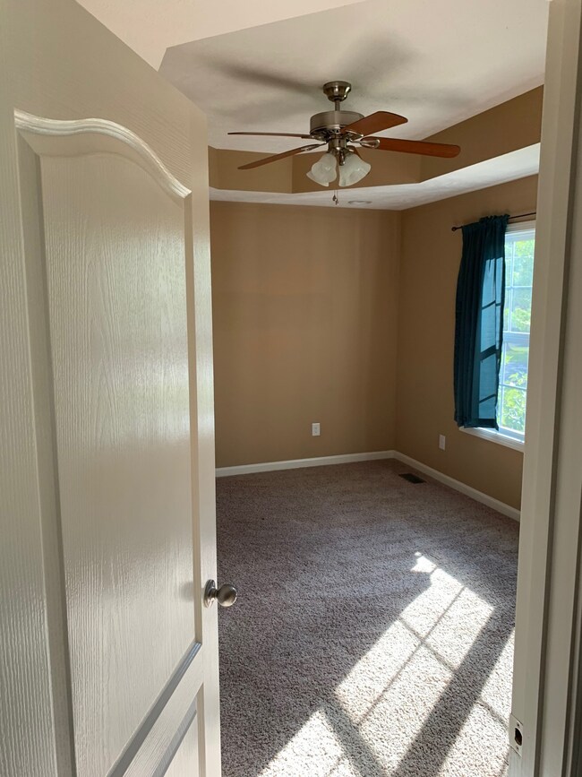 403 S Hillcrest Dr, Shelbyville, TN 37160 - photo 4