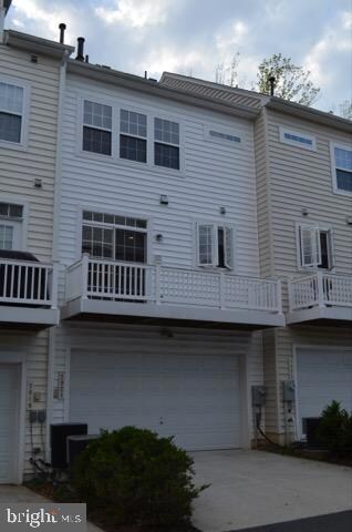 7921 Homefield Dr, Hyattsville, MD 20785 - photo 2