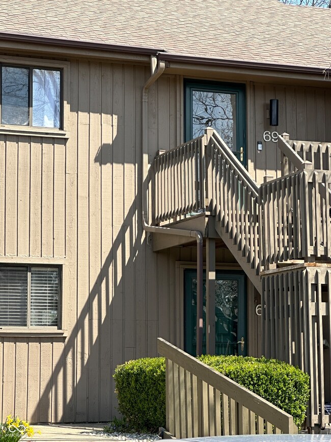 69 Lookout Ridge Dr, Columbus, IN 47201 - photo 2