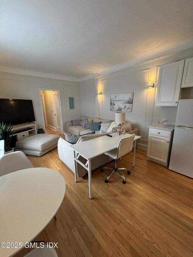 271 Greenwich Ave unit 3C, Greenwich, CT 06830 - photo 6